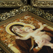 Bernsteinbild – Maria der Lilien mit dem segnenden Jesuskind - Image 6
