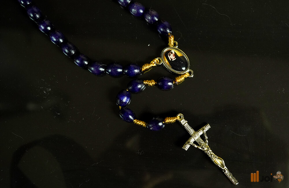 Blau-violetter Rosenkranz aus dem Sanktuarium der heiligen Faustyna Kowalska mit Reliquie (9)