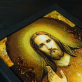 Bernsteinbild – Segnender Jesus im schwarzen Rahmen - Image 5
